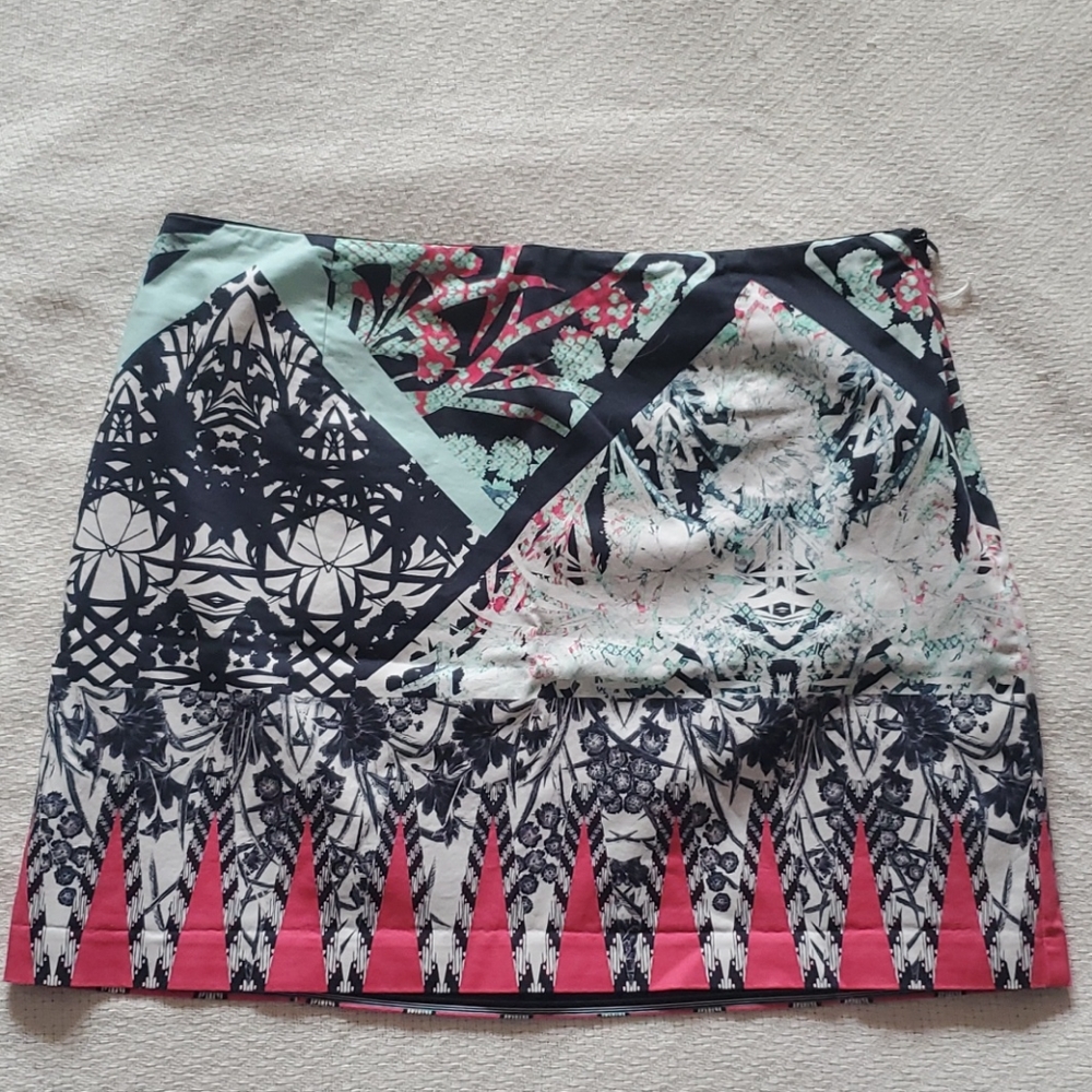 Patterned mini skirt